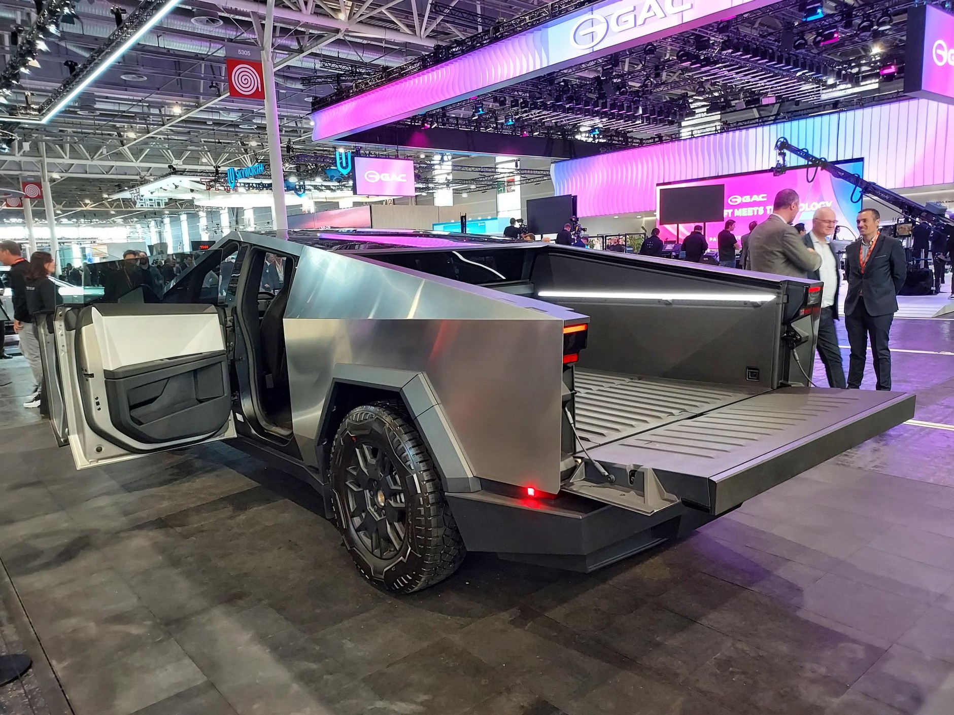 Salon samochodowy w Paryżu 2024