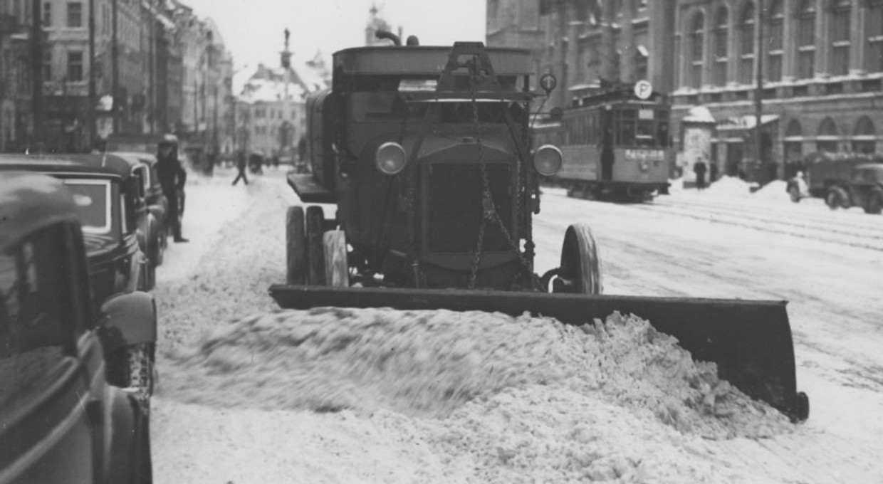 Zimowa podróż do przeszłości — zobacz, jak kiedyś odśnieżano drogi