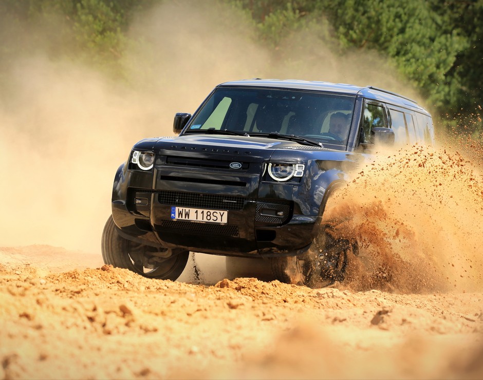 Land Rover Defender 110