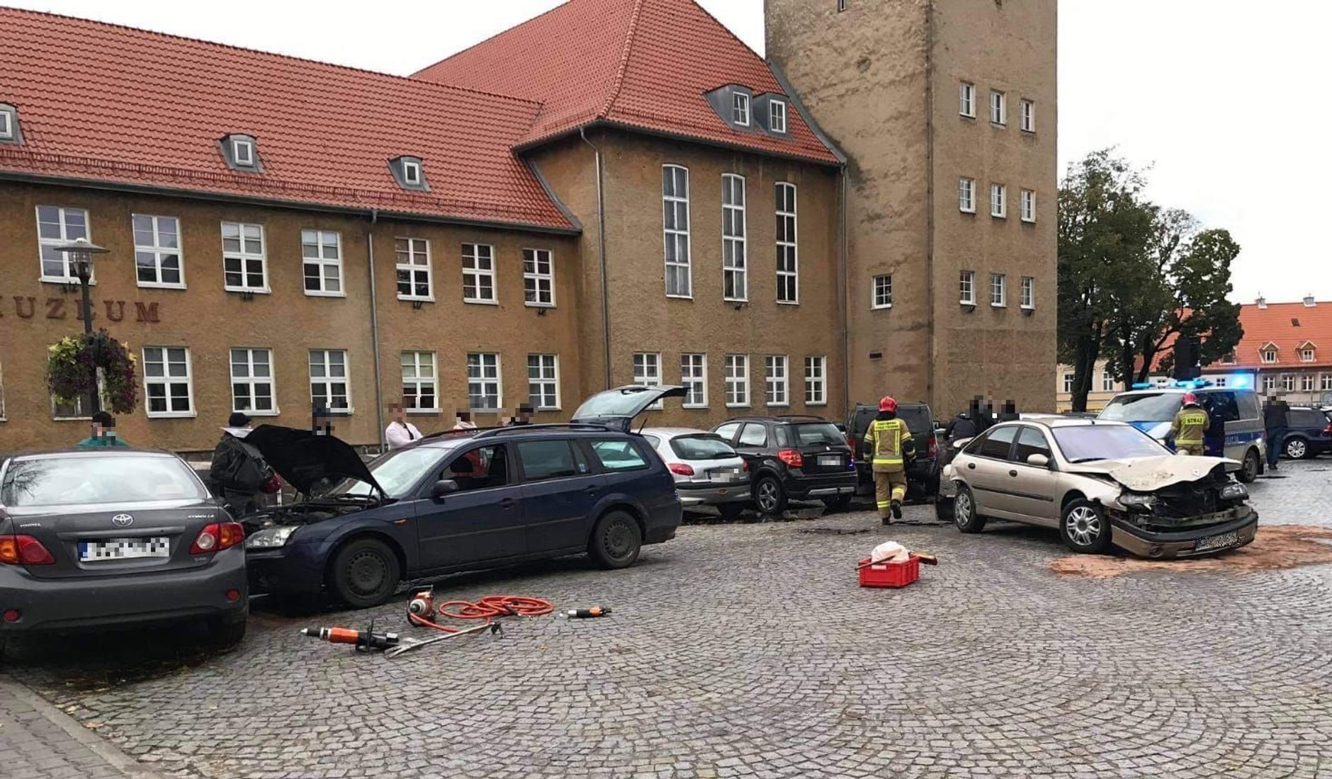 Uszkodził aż sześć samochodów!