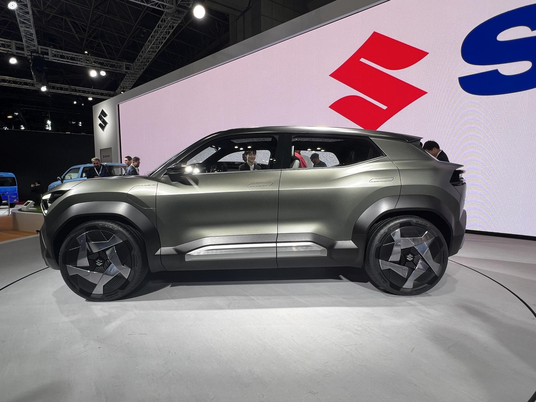 Suzuki eVX Concept na targach Japan Mobility Show 2023
