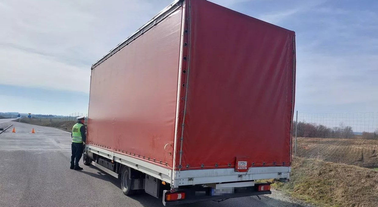 Inspektor ITD zatrzymał auto z kosmetykami. Nie zgadzała się nie tylko waga pojazdu
