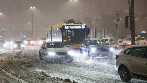 25c30275 - WARSZAWA INTENSYWNE OPADY ŚNIEGU (intensywne opady śniegu)