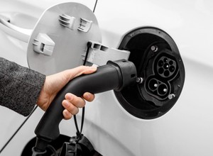 Kiedy ceny elektryków zrównają się z cenami aut spalinowych?