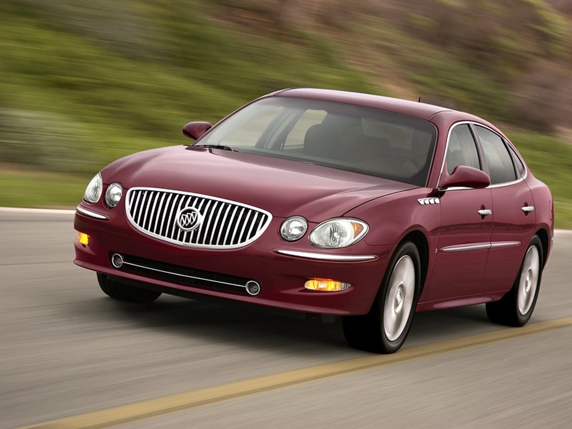 Buick LaCrosse Super i Lucerne Super: start modeli premium