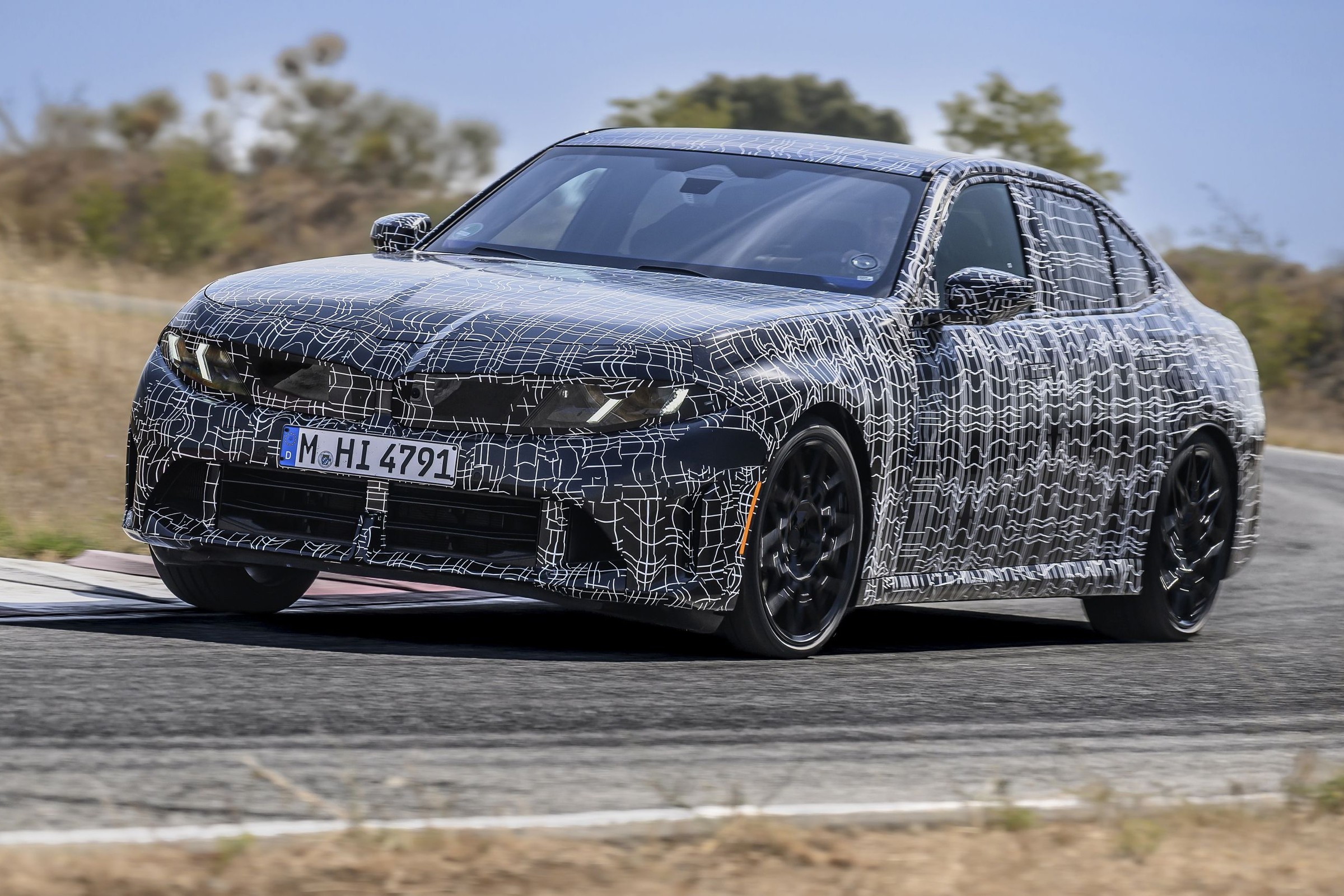 Nowe BMW serii 3 już lada chwila. Firma ujawniła zdjęcia i dane