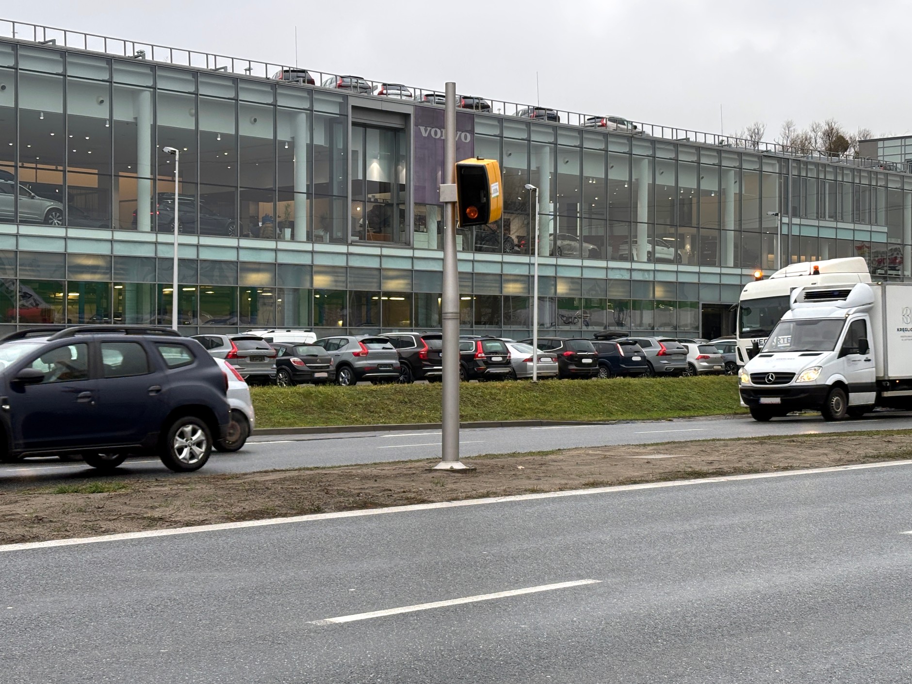 Fotoradar TraffiStar SR390 w Al. Jerozolimskich w Warszawie