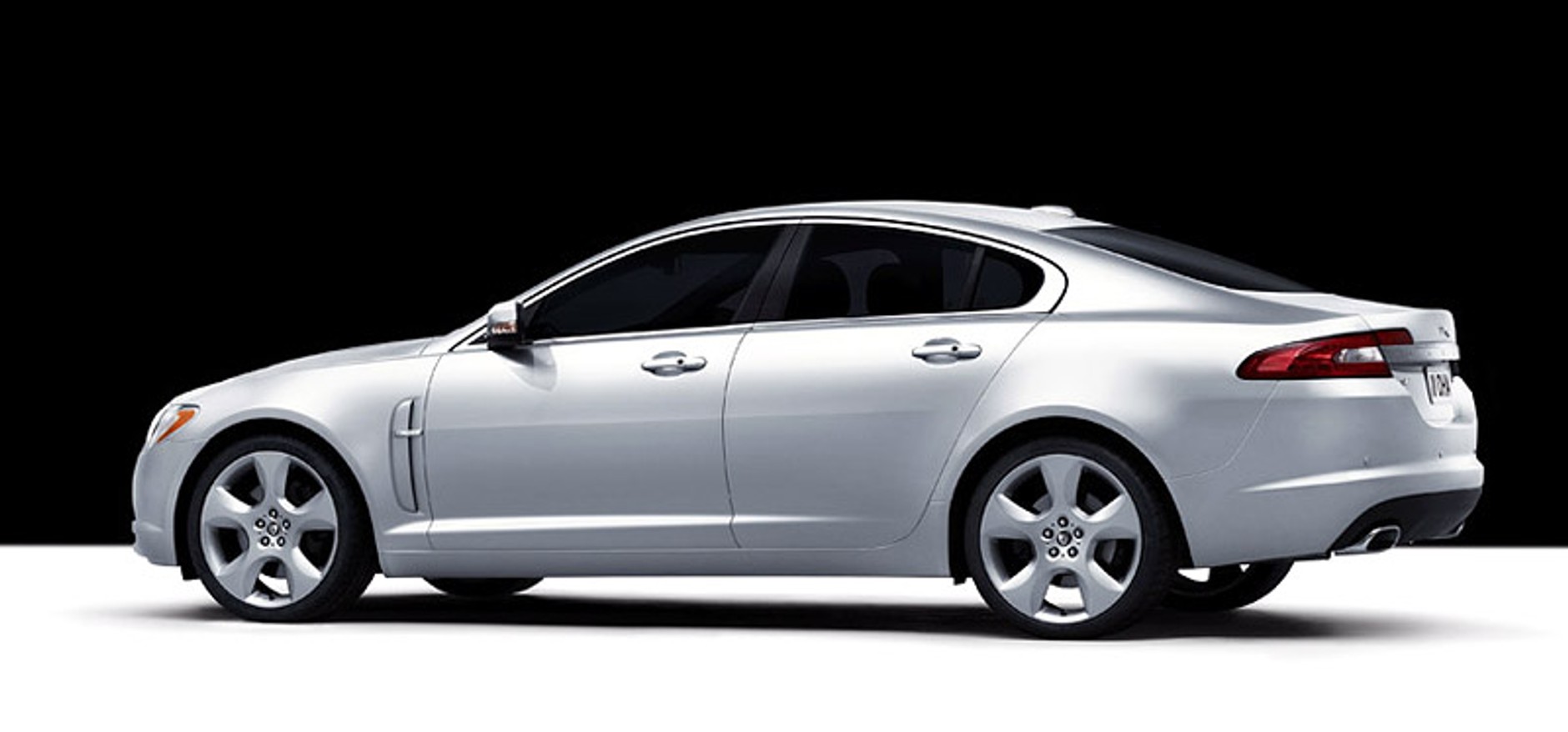 IAA Frankfurt 2007: Jaguar XF – kot ratunkowy (zdjęcia i informacje)