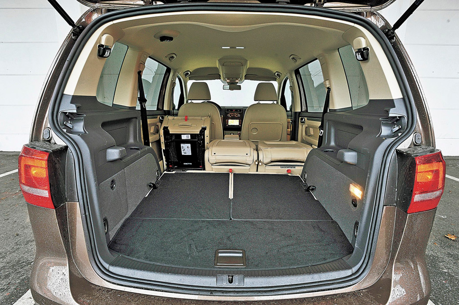 Volkswagen Touran na dystansie 100 tys. km: czy okazał się bezawaryjny?