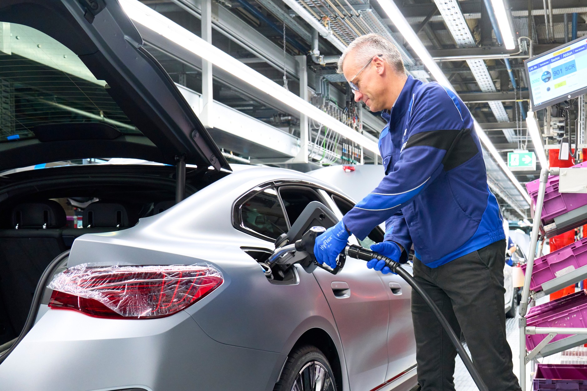 Pierwsze tankowanie BMW w fabryce