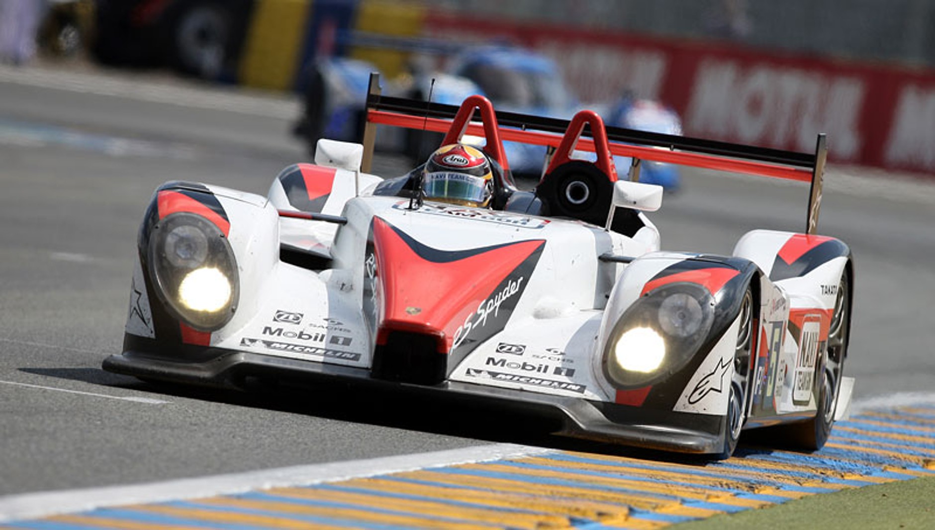 24 Heures du Mans: zdecydowana dominacja zespołu Peugeot Total