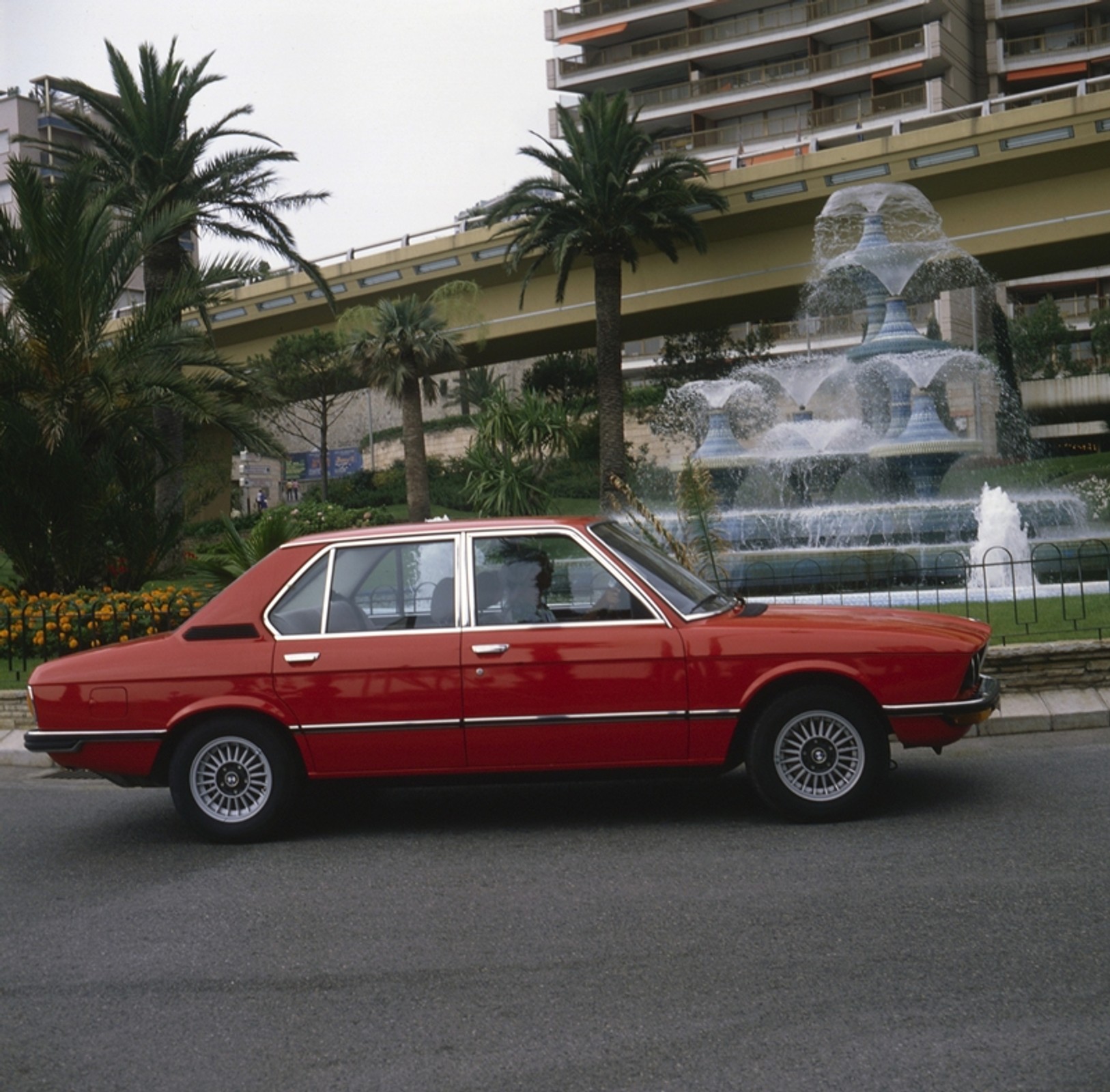 BMW serii 5 – sześć generacji, mnóstwo zdjęć