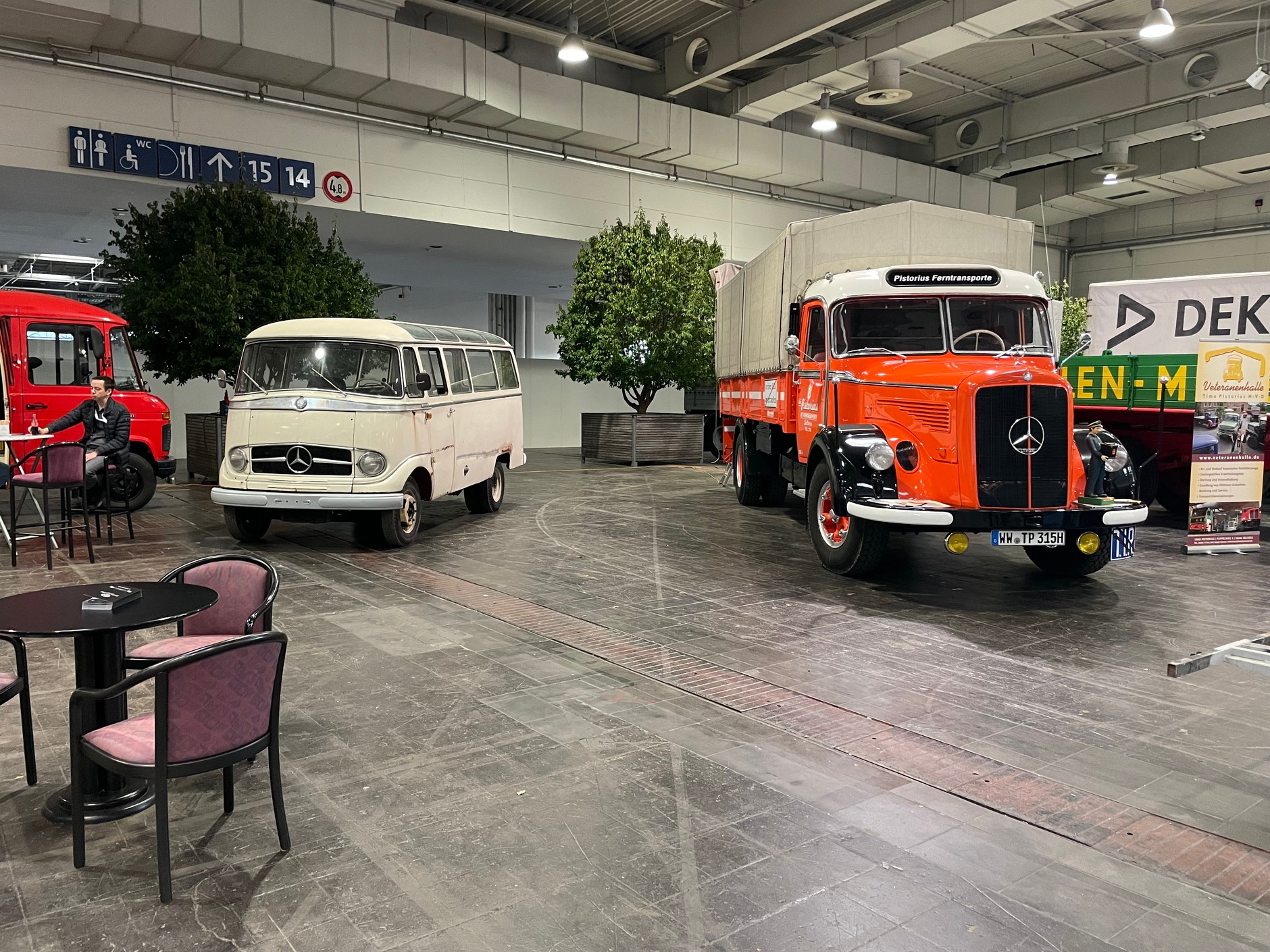 Sekcja oldtimerów na targach IAA Transportation.