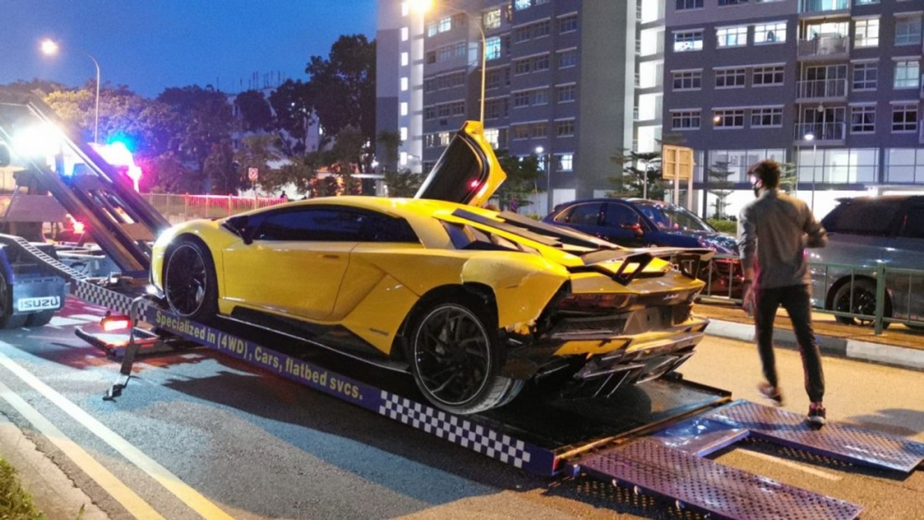 Lamborghini Aventador S – zderzenie bliźniaczych modeli