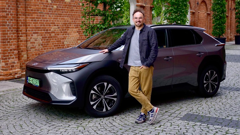 Pierwsze jazdy elektryczną Toyotą bZ4x w Polsce