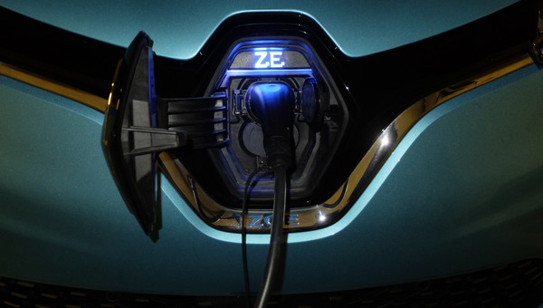 Renault ZOE w półrocznym teście – zimą zasięg spadł o połowę, ale latem…