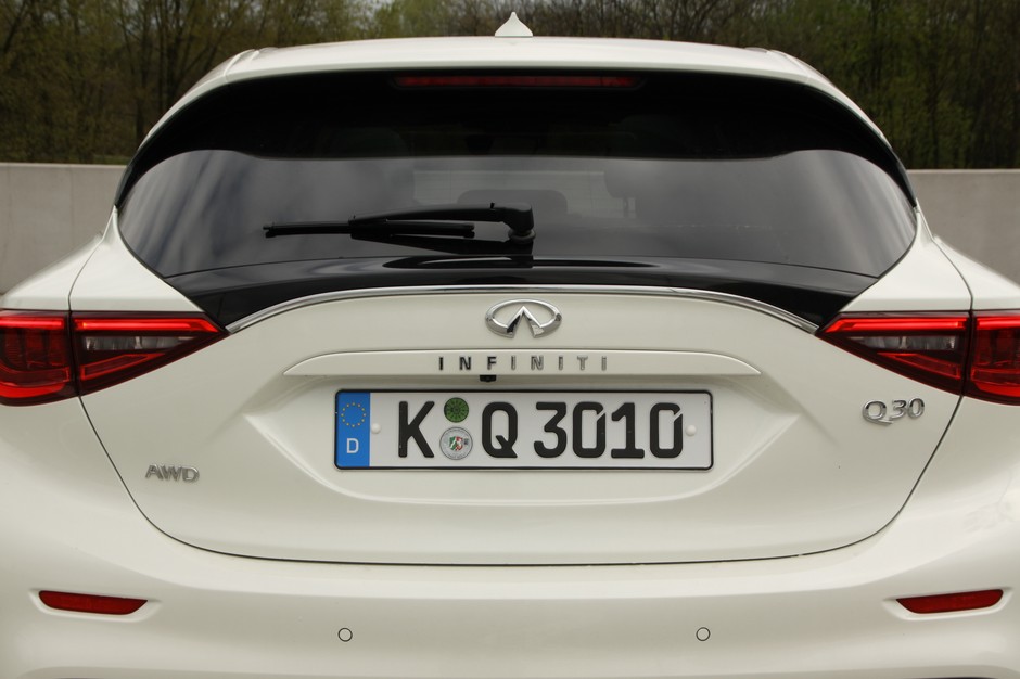 Infiniti Q30 2.2d DCT AWD