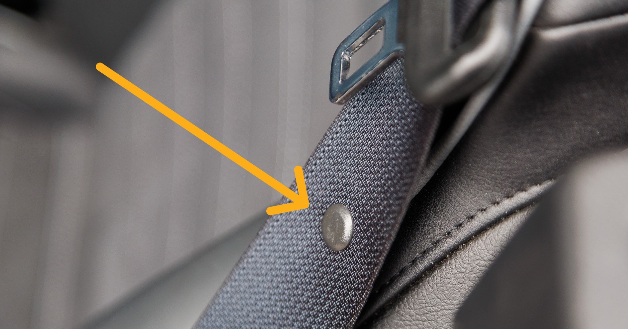 Guzik na pasie bezpieczeństwa