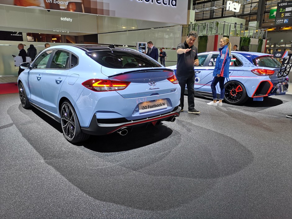 Hyundai na salonie samochodowym w Paryżu