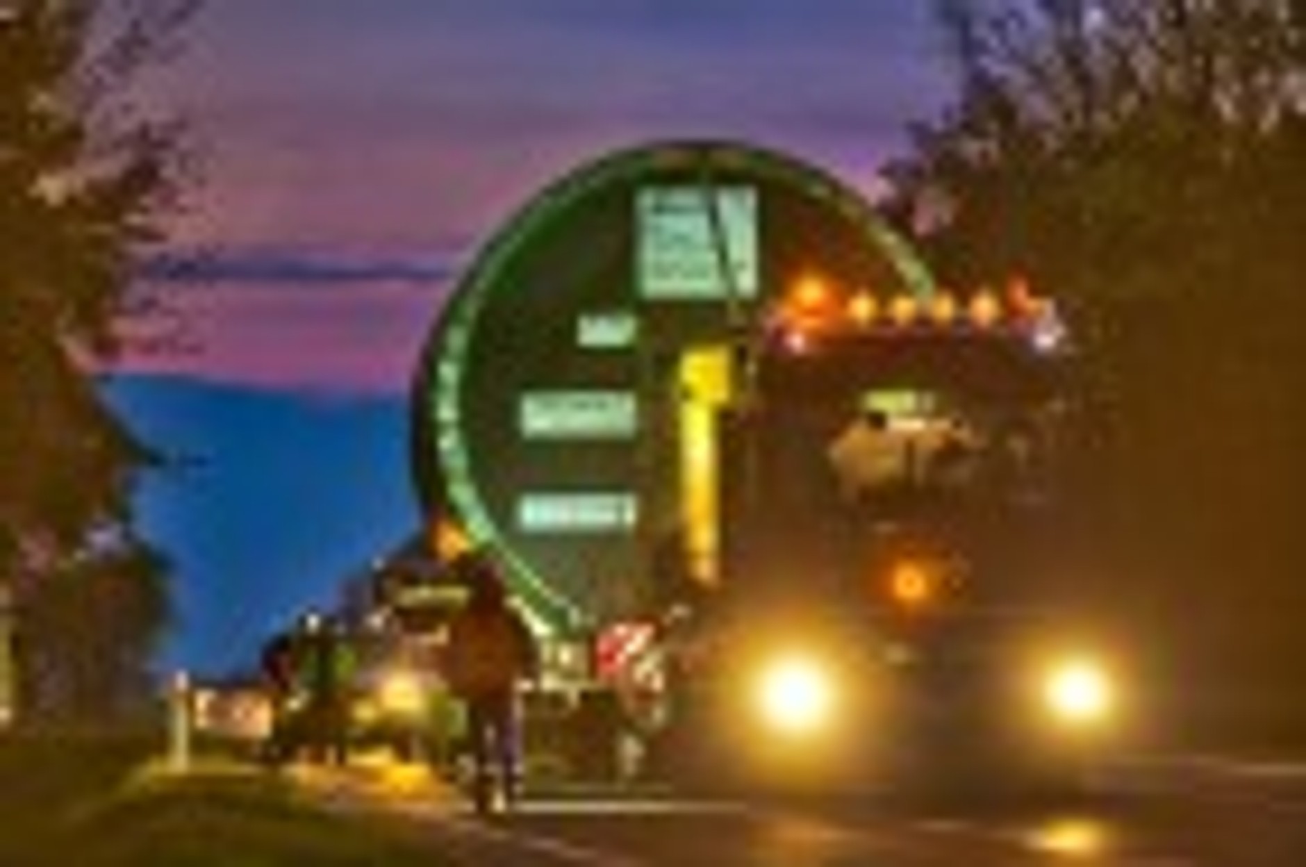 Giganci na drogach, czyli jakimi zasadami rządzą się przejazdy ponadgabarytowe