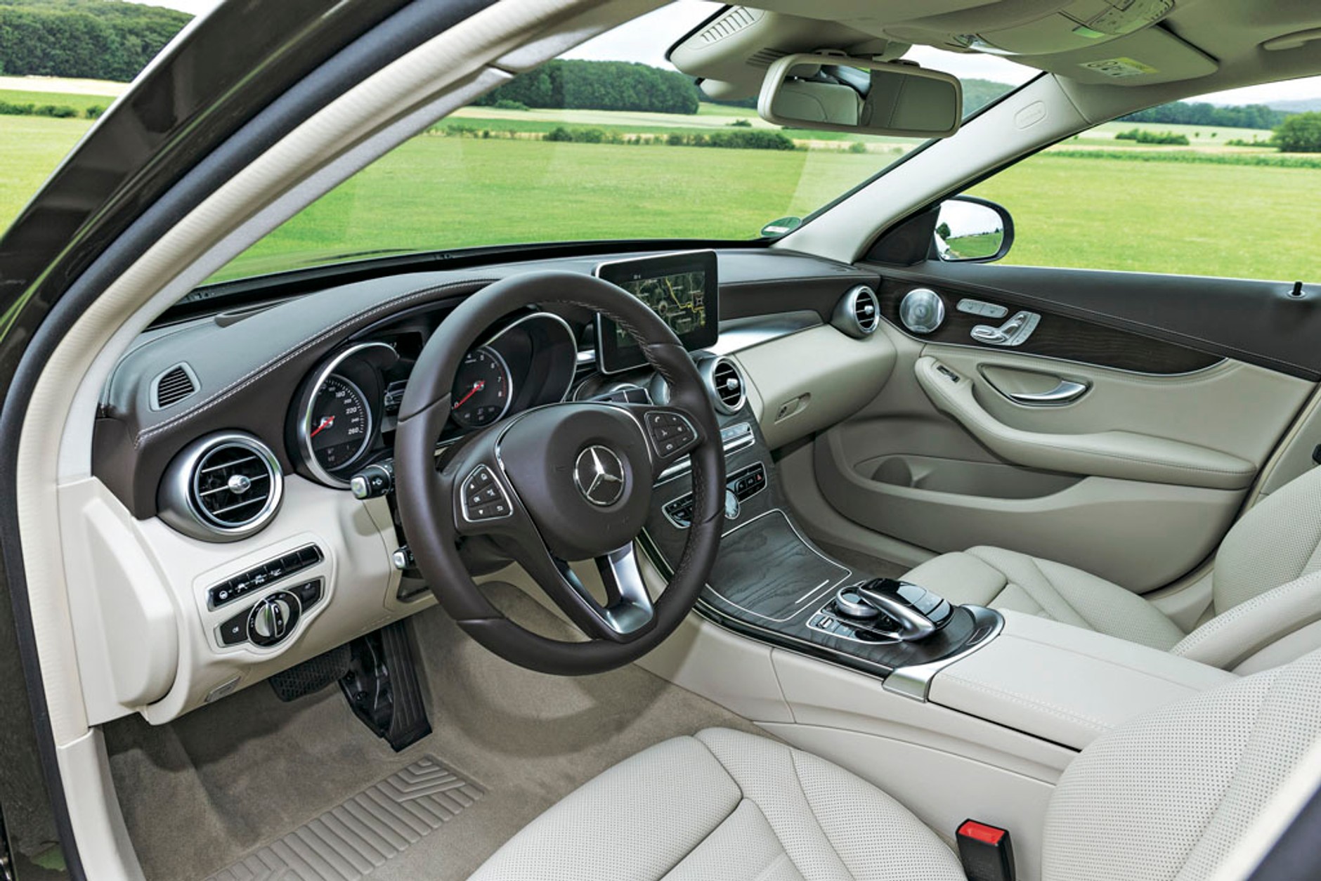 Test Mercedesa Klasy C: dużo luksusu w kombi