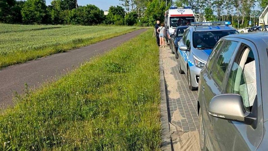 Obraz pochodzący z serwisu https://pomorska.policja.gov.pl/pom/informacje/wiadomosci/133634,Policjanci-z-Wladyslawowa-pomogli-seniorowi-podczas-ataku-choroby.html
