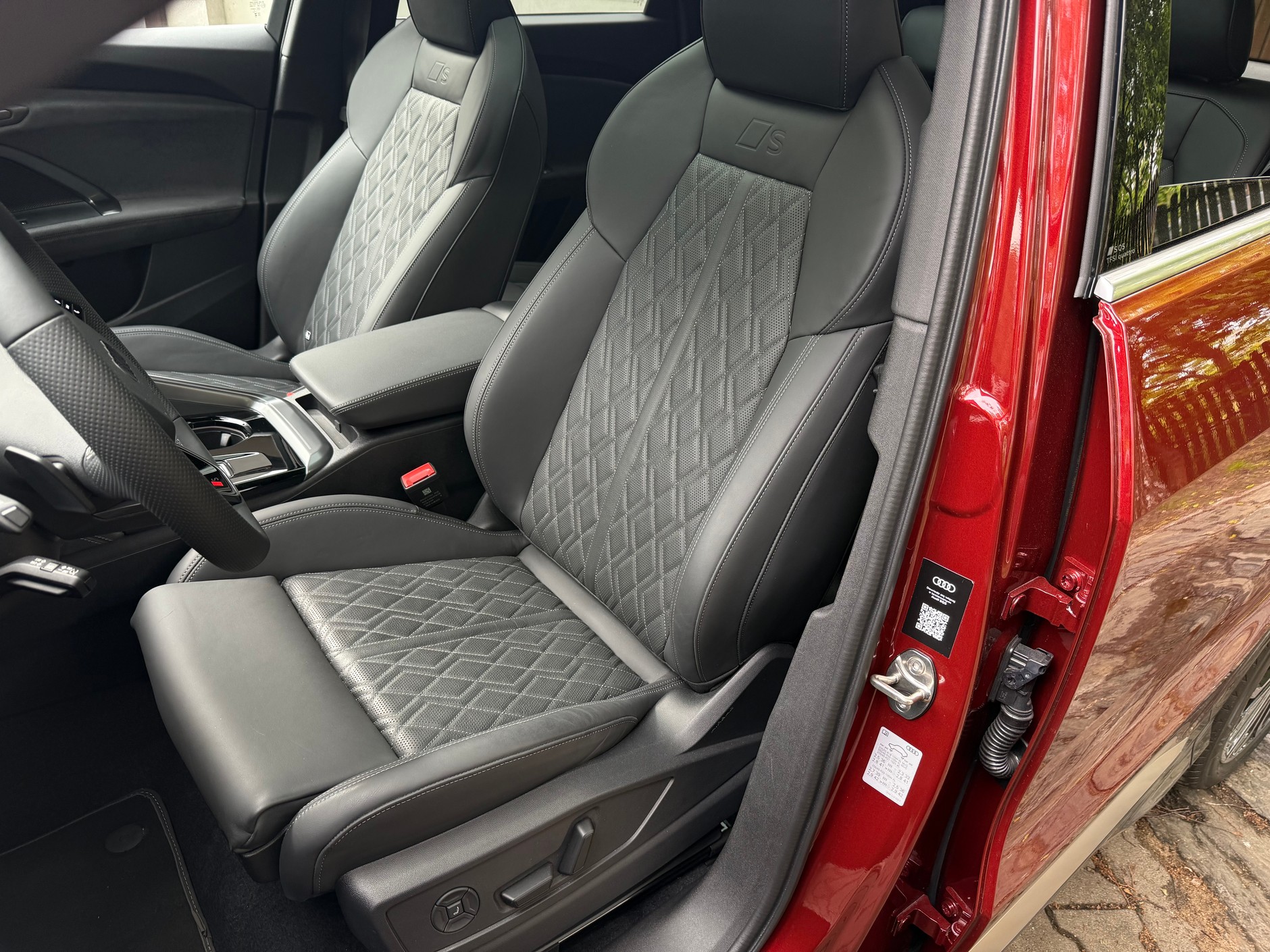 Audi SQ5 ma abrdzo dobre fotele