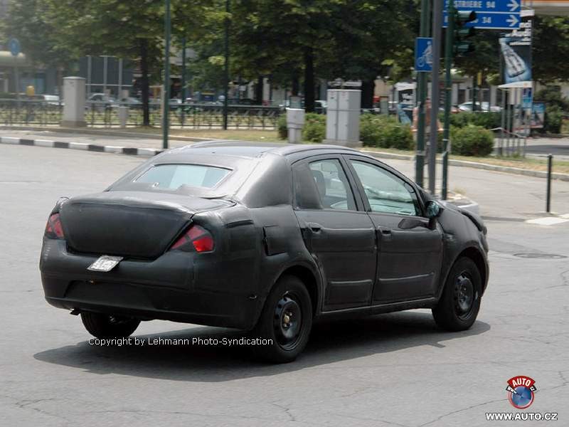 Zdjęcia szpiegowskie: Fiat Punto – również w wersji sedan