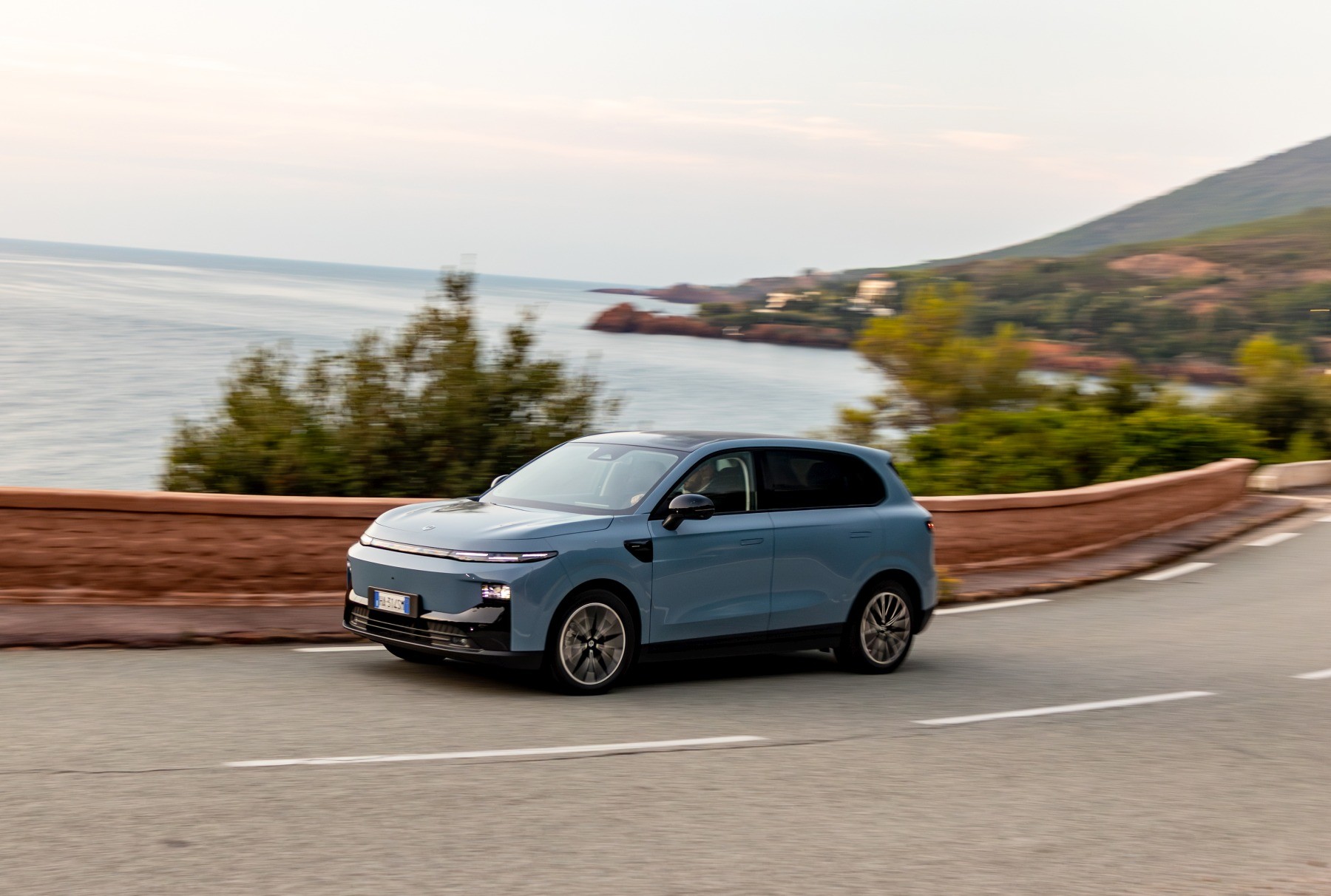 Leapmotor B10 potrafi być szybki, ale nie jest pożeraczem zakrętów