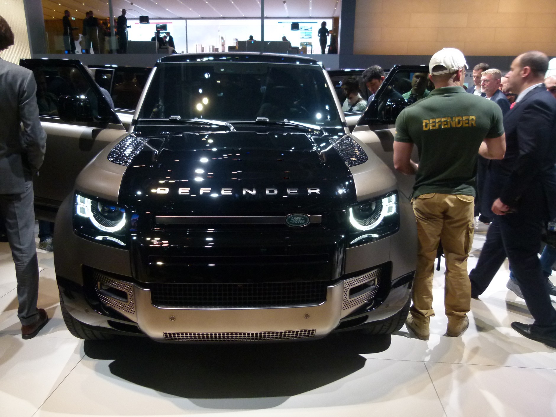 Nowy Land Rover Defender