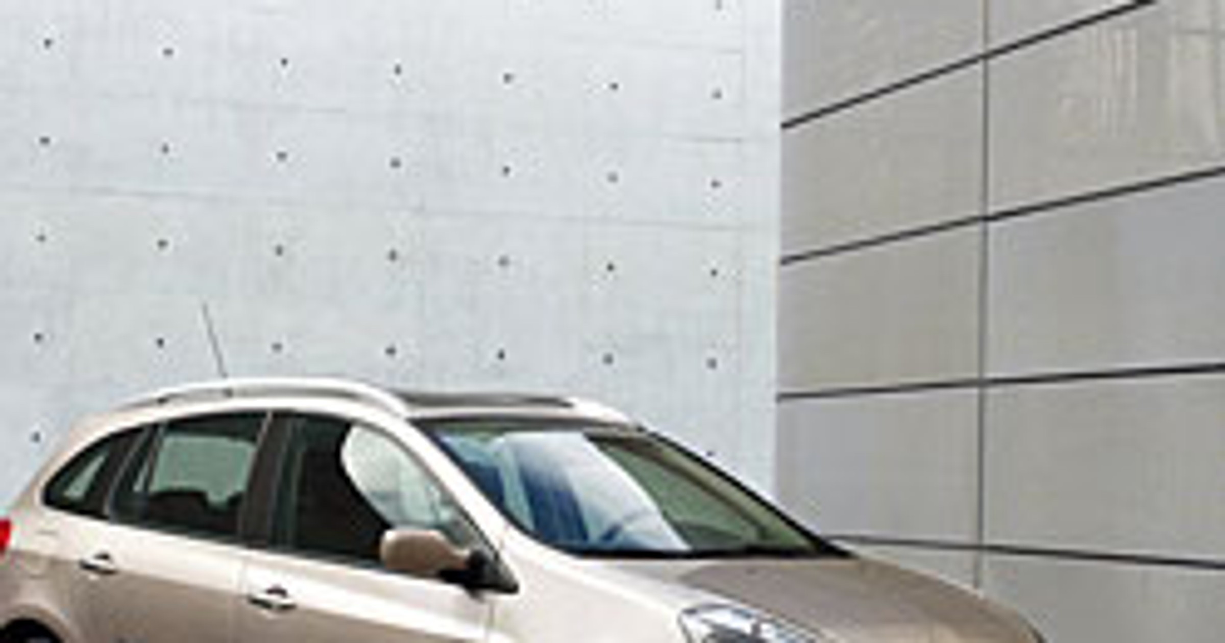 Renault Clio GrandTour: pierwsze zdjęcia i informacje