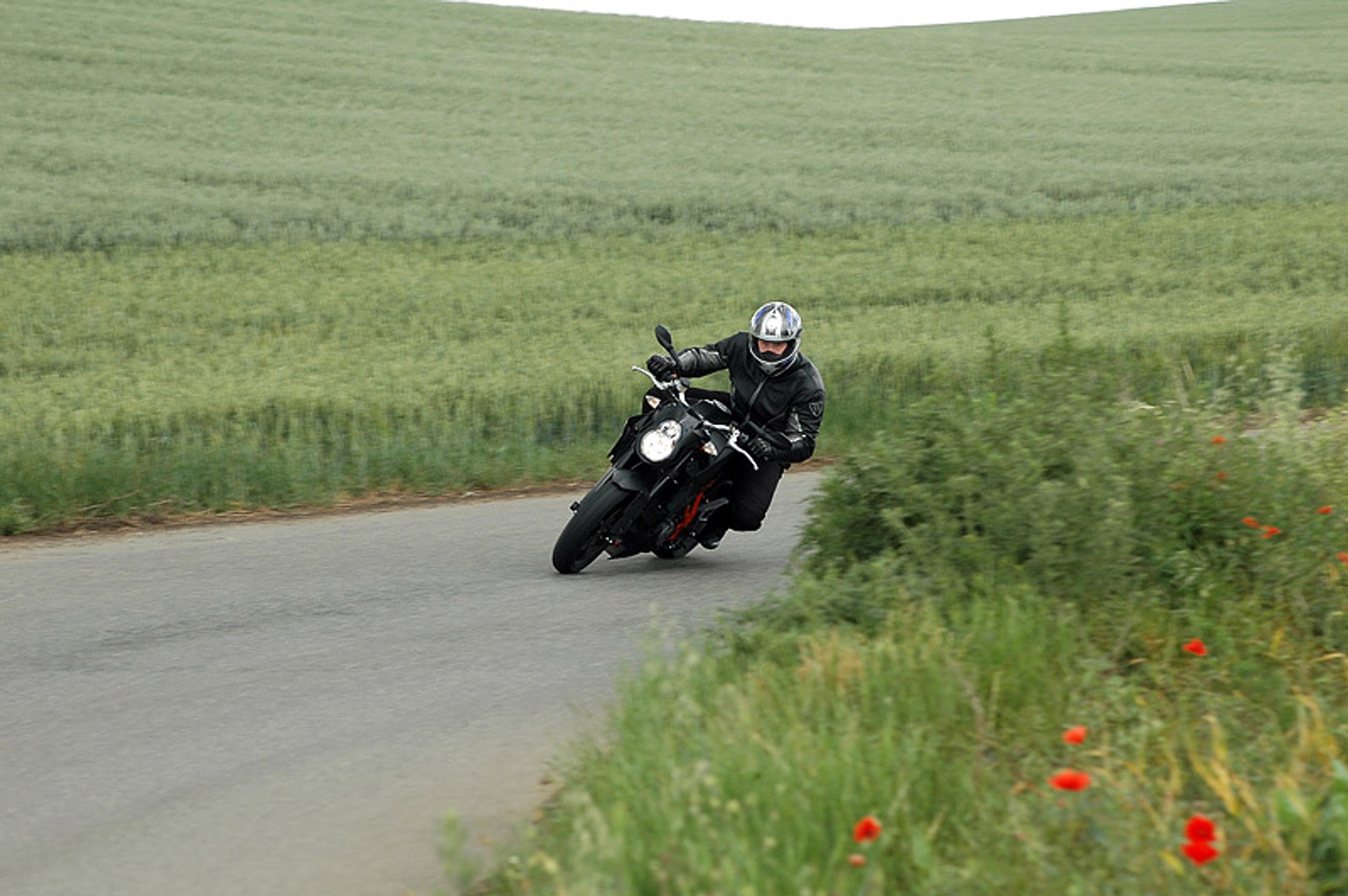 KTM 990 SuperDuke R: Ready to Race