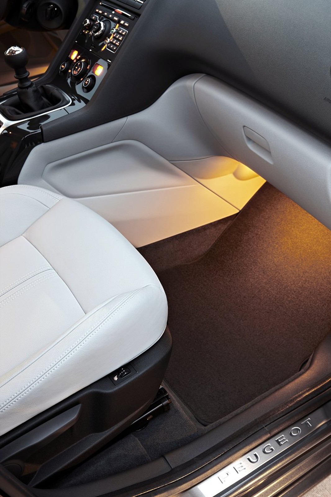 Peugeot: 5008 - duży, wygodny, nowoczesny, dla 5 lub 7 osób