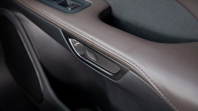 Lexus z systemem elektronicznej klamki