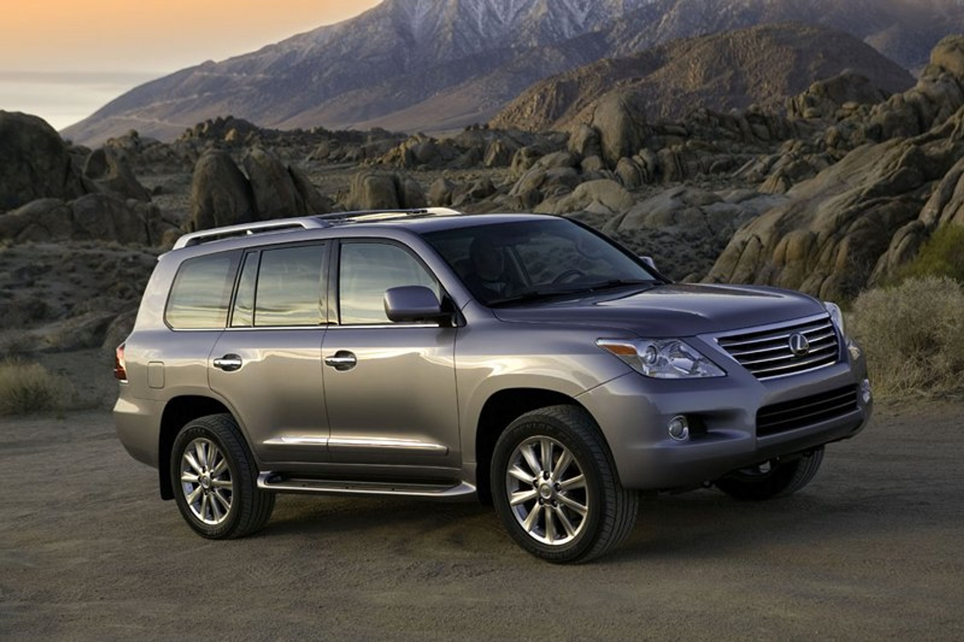 Lexus LX 570 nowa kreacja na temat Land Cruisera