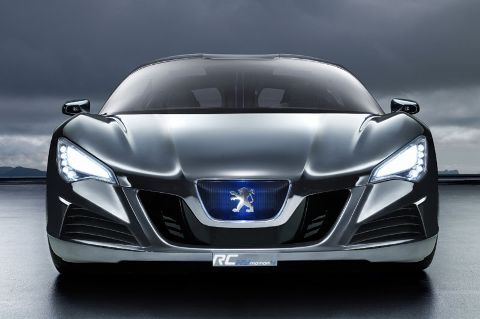 Paryż na żywo: Peugeot RC HYmotion4 – zapowiedź hybrydowego 4-drzwiowego coupe