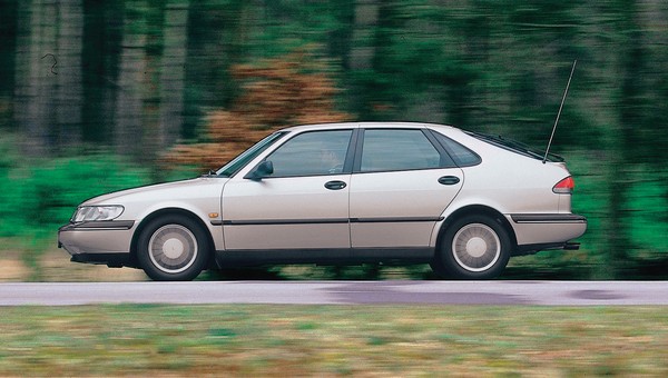 Saab 900 2.3 16V - z archiwum Auto Świata