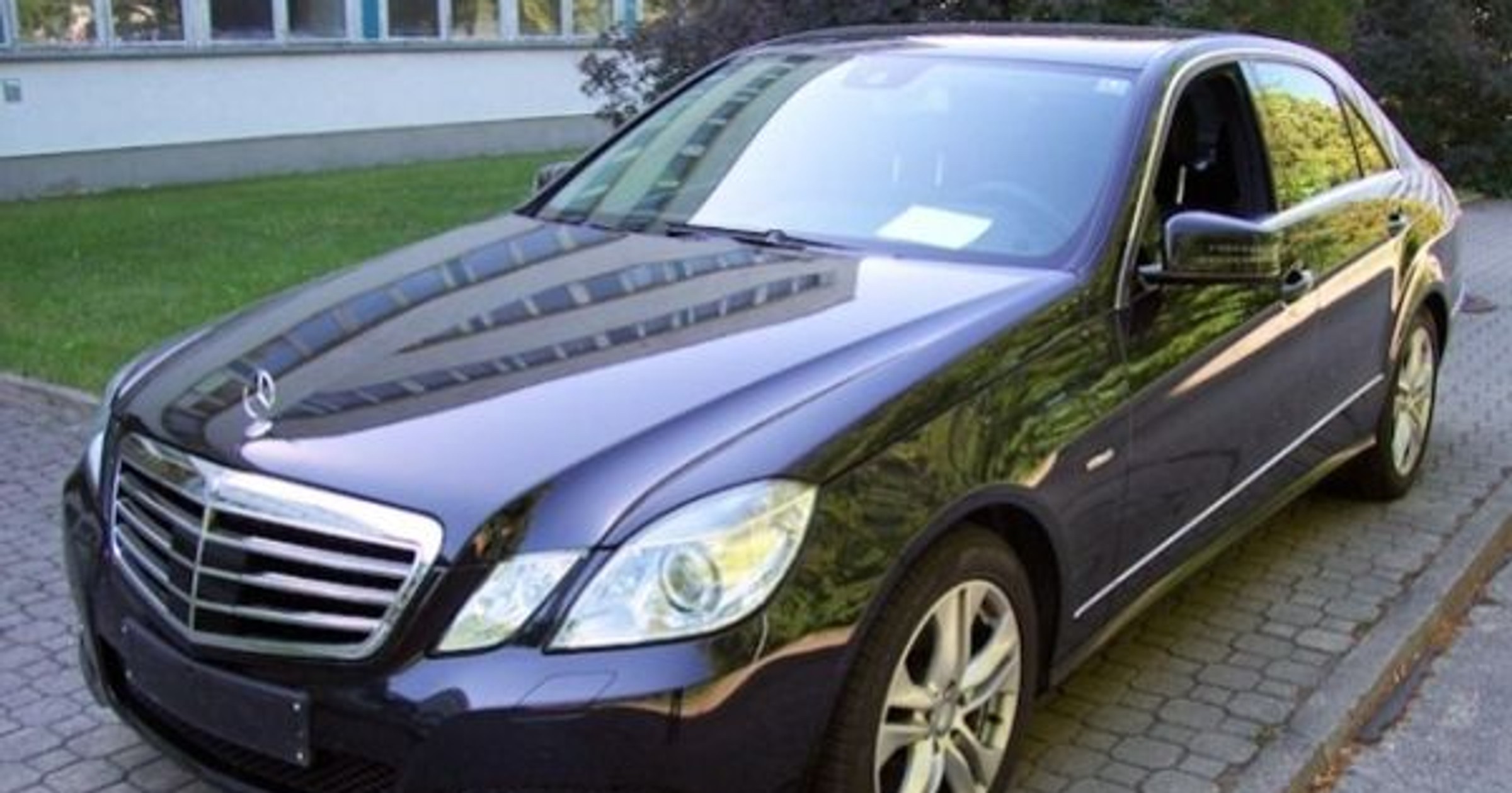 Mercedes E 350 CDI 4Matic, 6.2010 r. - jeden z aktualnie licytowanych pojazdów