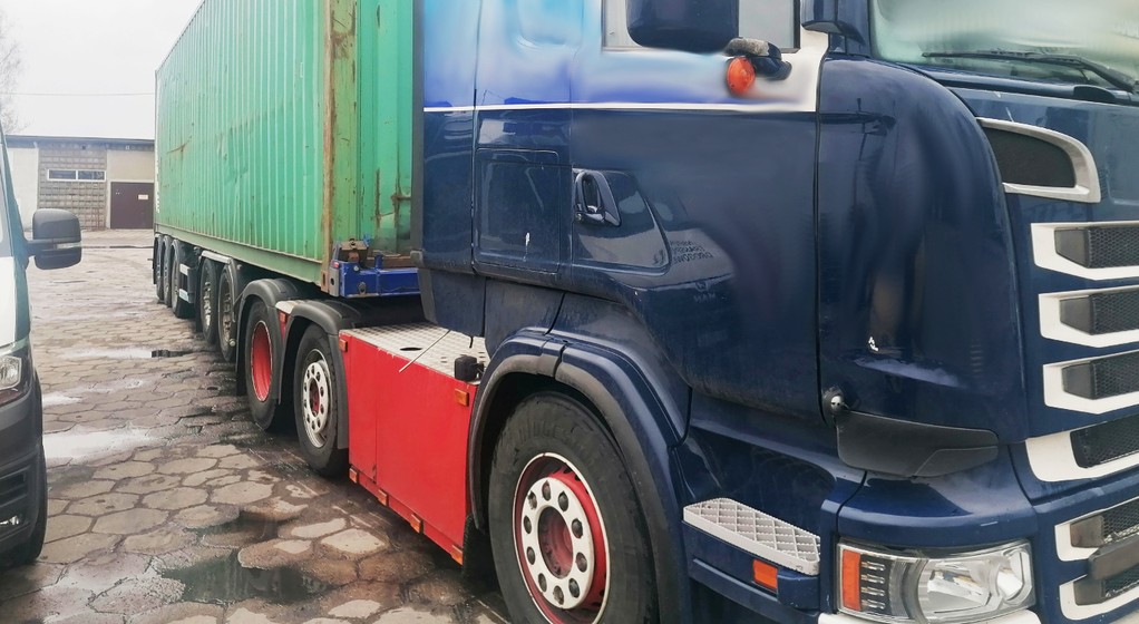 Przeciążony i zbyt długi zestaw złapany przez ITD