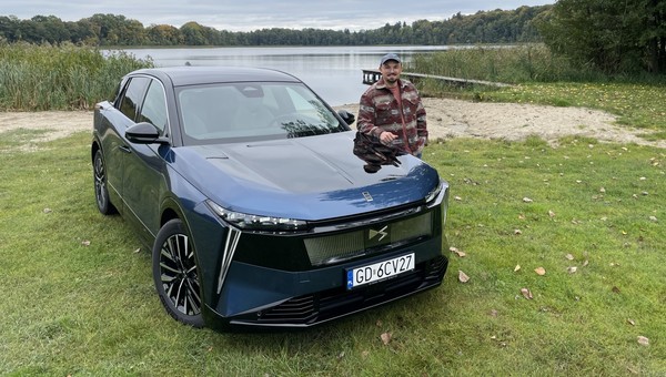 Pierwsza jazda nowym hybrydowym SUV-em DS N°7