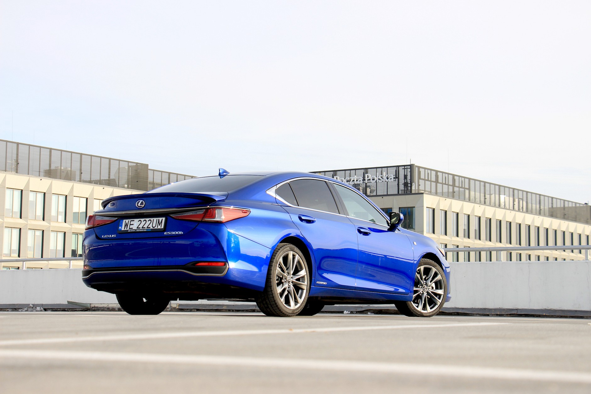 Lexus ES 300h, czyli nowy konkurent hybrydowej „Piątki” i „E-Klasy” | Test