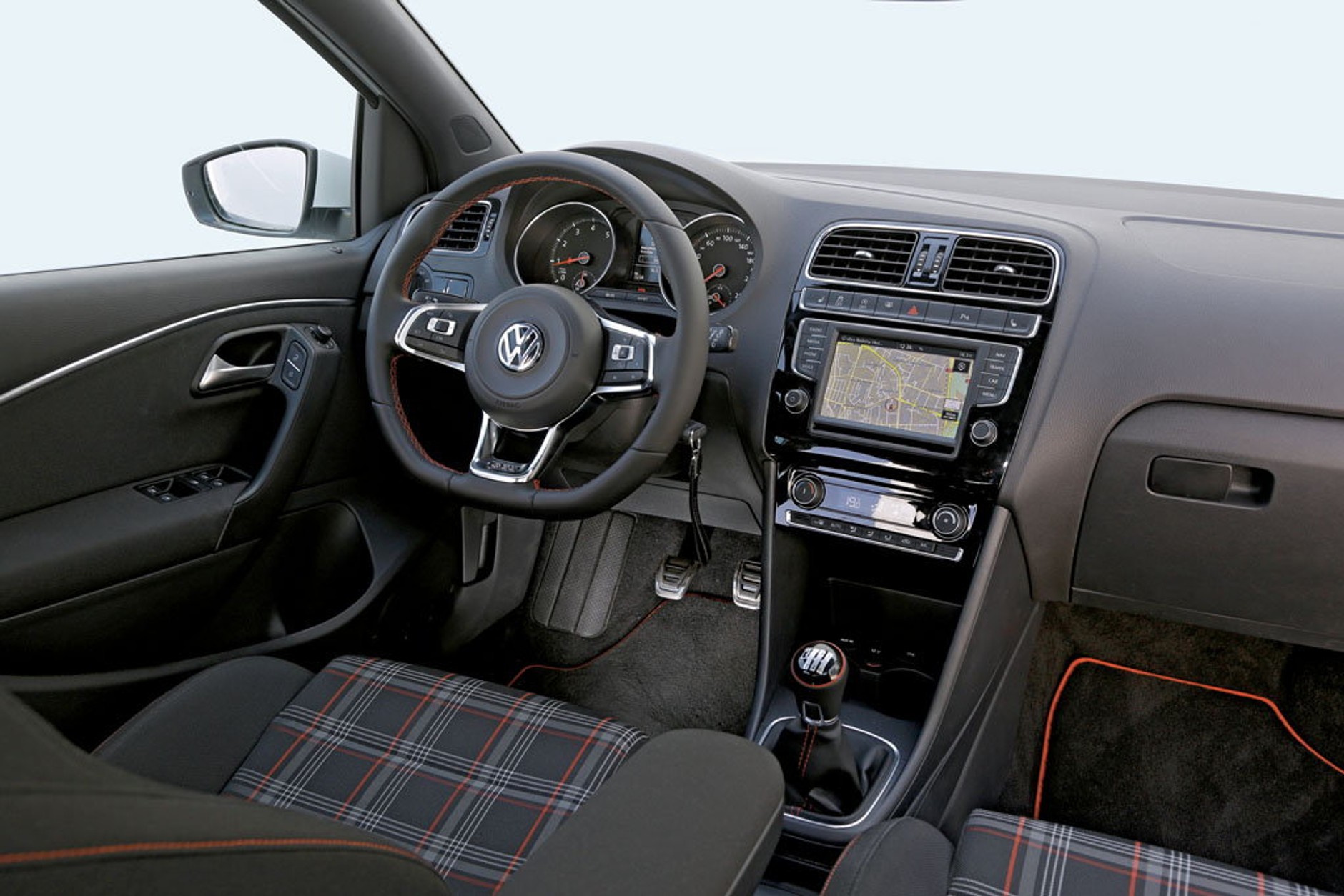 Niby są inne, a jednak... - Nissan Juke Nismo RS kontra VW Polo GTI