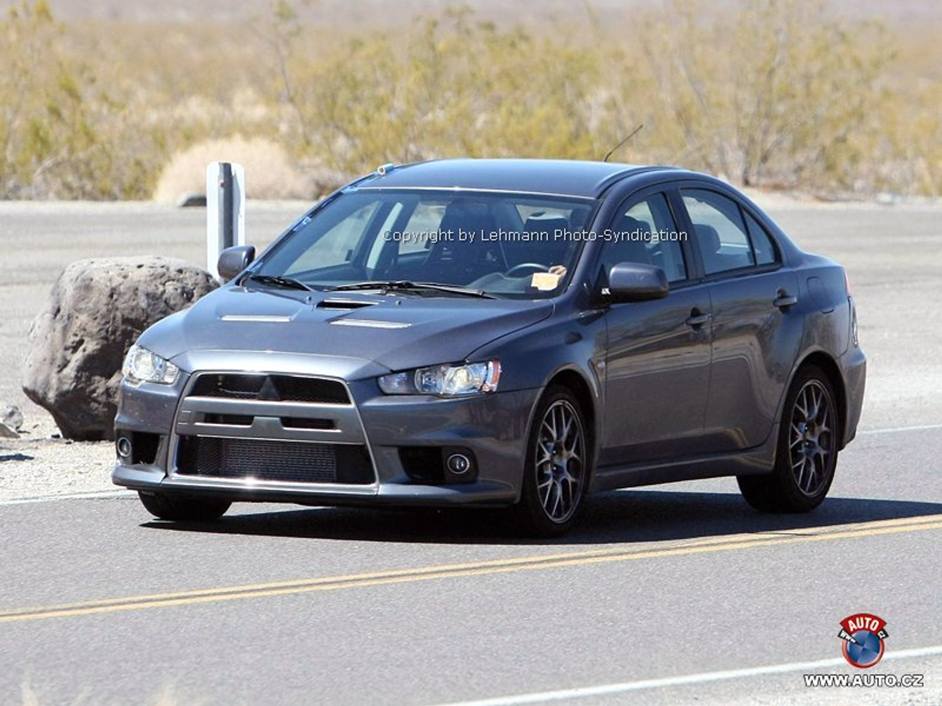 Zdjęcia szpiegowskie: Mitsubishi Lancer EVO X (pierwsze fotografie seryjnego auta)