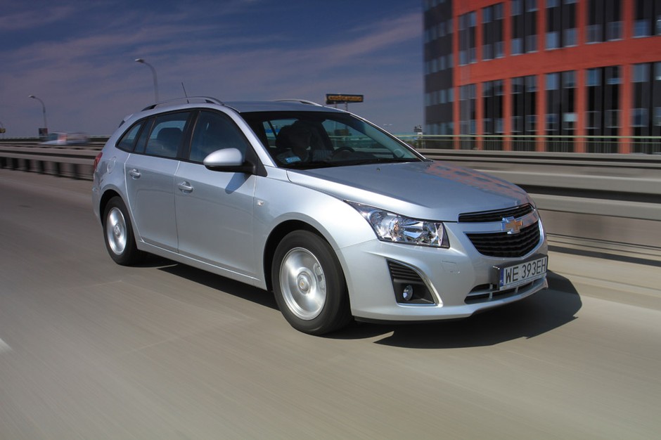 Chevrolet Cruze kombi kontra Ford Focus i Skoda Octavia: które kompaktowe kombi jest najlepsze