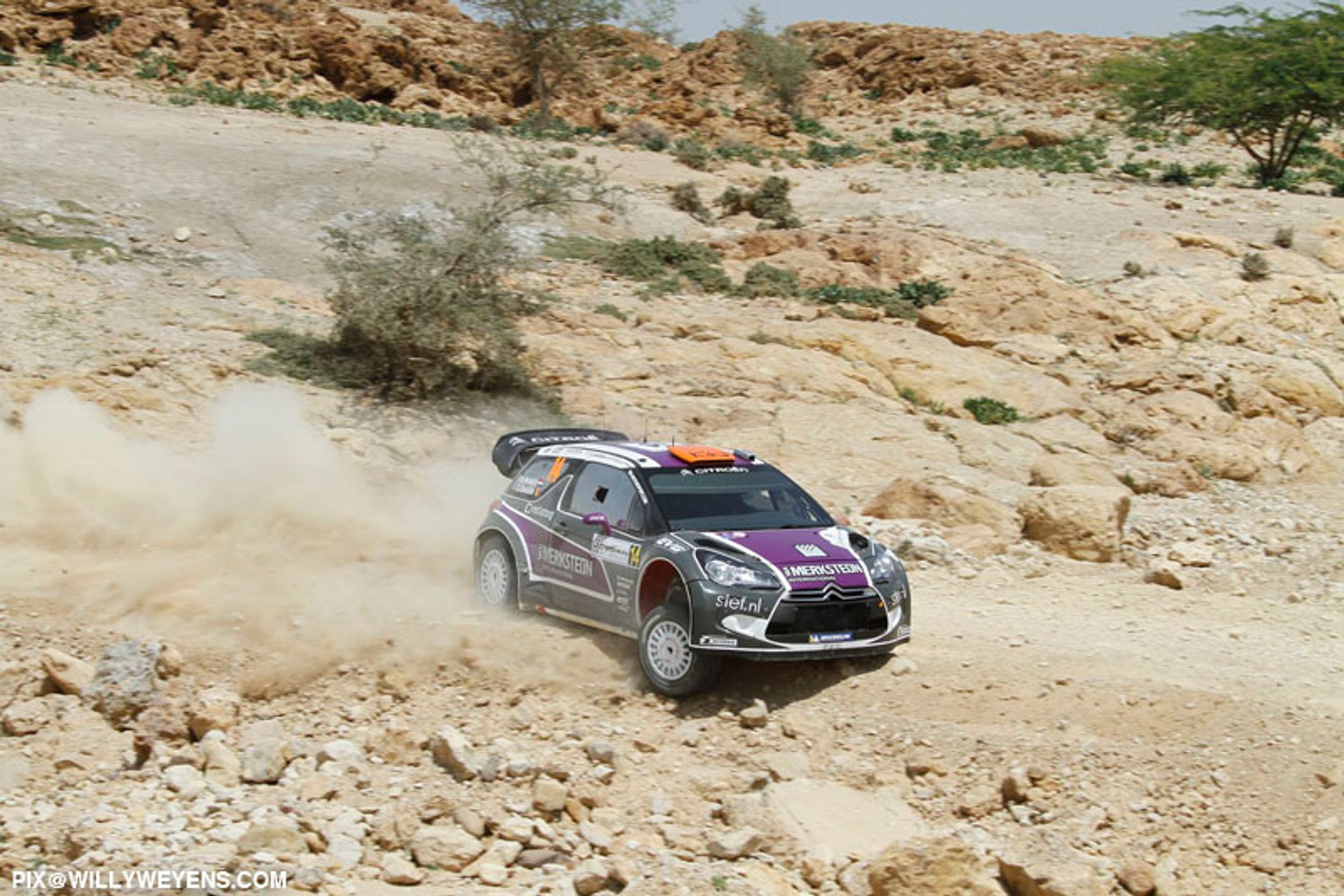 Rajd Jordanii 2011: Ogier lepszy o 0,2 sekundy (wyniki)