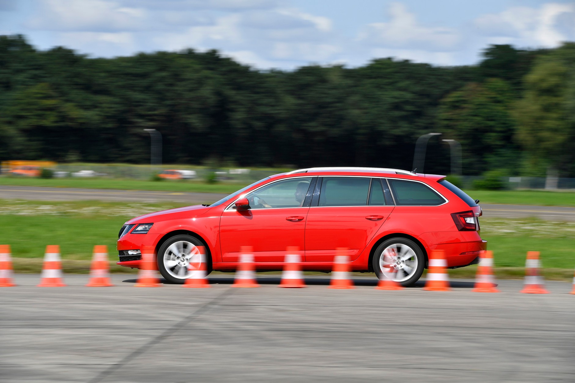 Hyundai i30 vs. Opel Astra i Skoda Octavia - Kombi w Dobrym Formacie