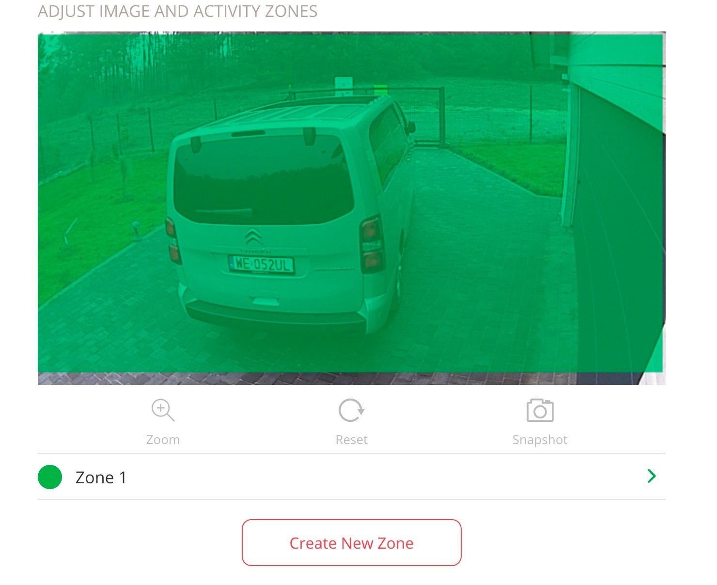 Odpowiednie ustawienie stref wykrywających ruch ułatwia monitorowanie otoczenia garażu.