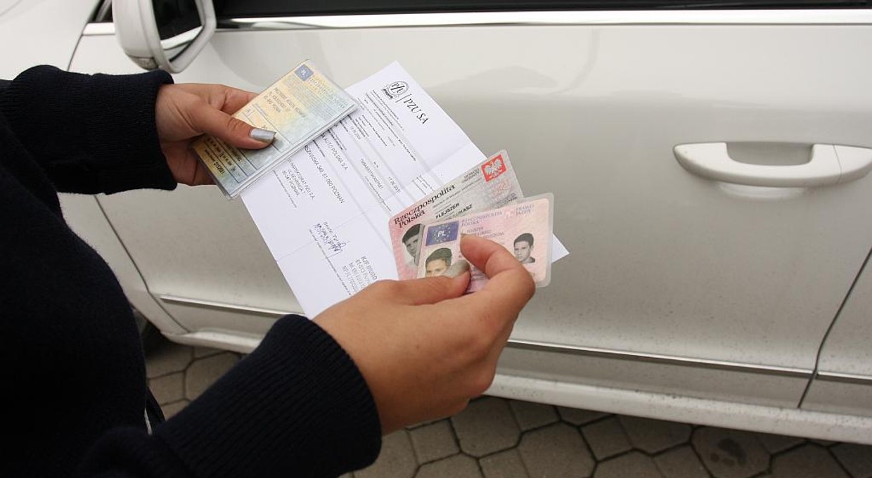 Nie będzie droższych polis OC dla kierowców z punktami? Rządowy projekt niezgodny z prawem