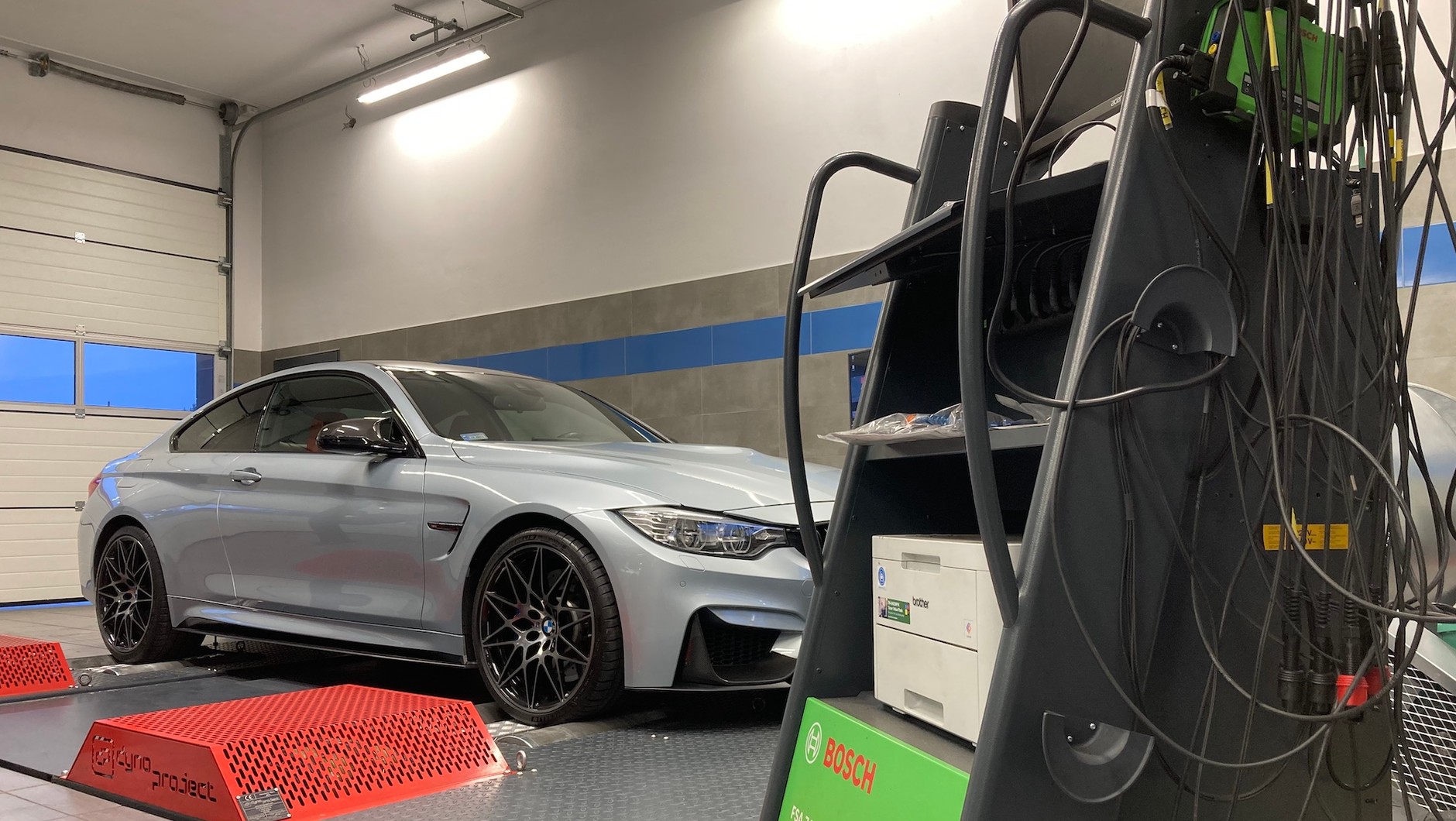 Dzięki nowoczesnym urządzeniom, warsztaty Bosch Car Service są przygotowane również do obsługi nowych aut, bez obaw o utratę gwarancji