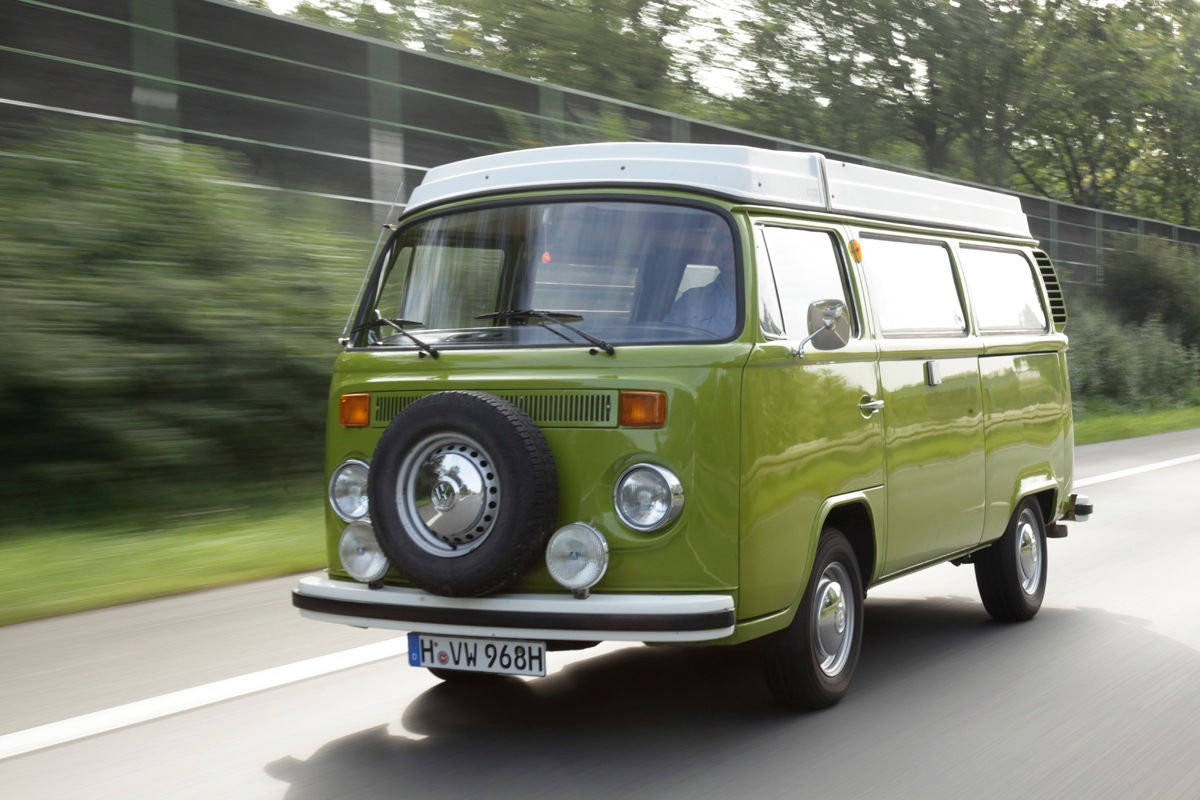 Volkswagen T2 w kempingowej wersji to wydatek przynajmniej 120-140 tys. zł (stan 2)